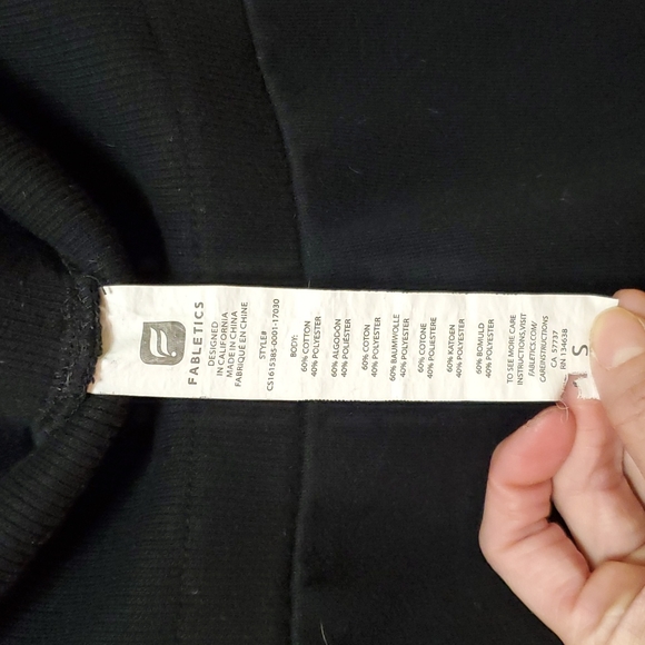 Fabletics black fold over Capri workout pants - Picture 5 of 6